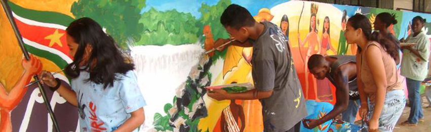 AMS scholieren schilderen voor de wereld